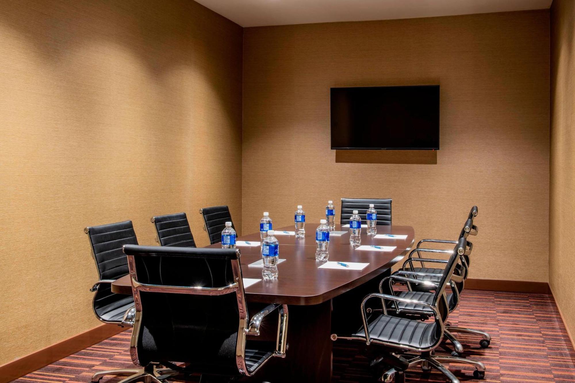 Four Points By Sheraton Гранд Прери Екстериор снимка